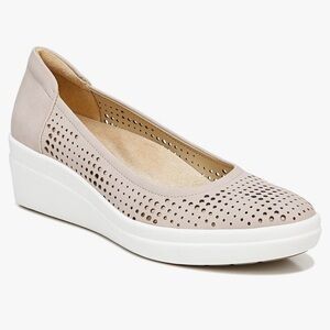 Naturalizer Sam 2 Womens Slip-On BEIGE TAN Size 8 M New With Box